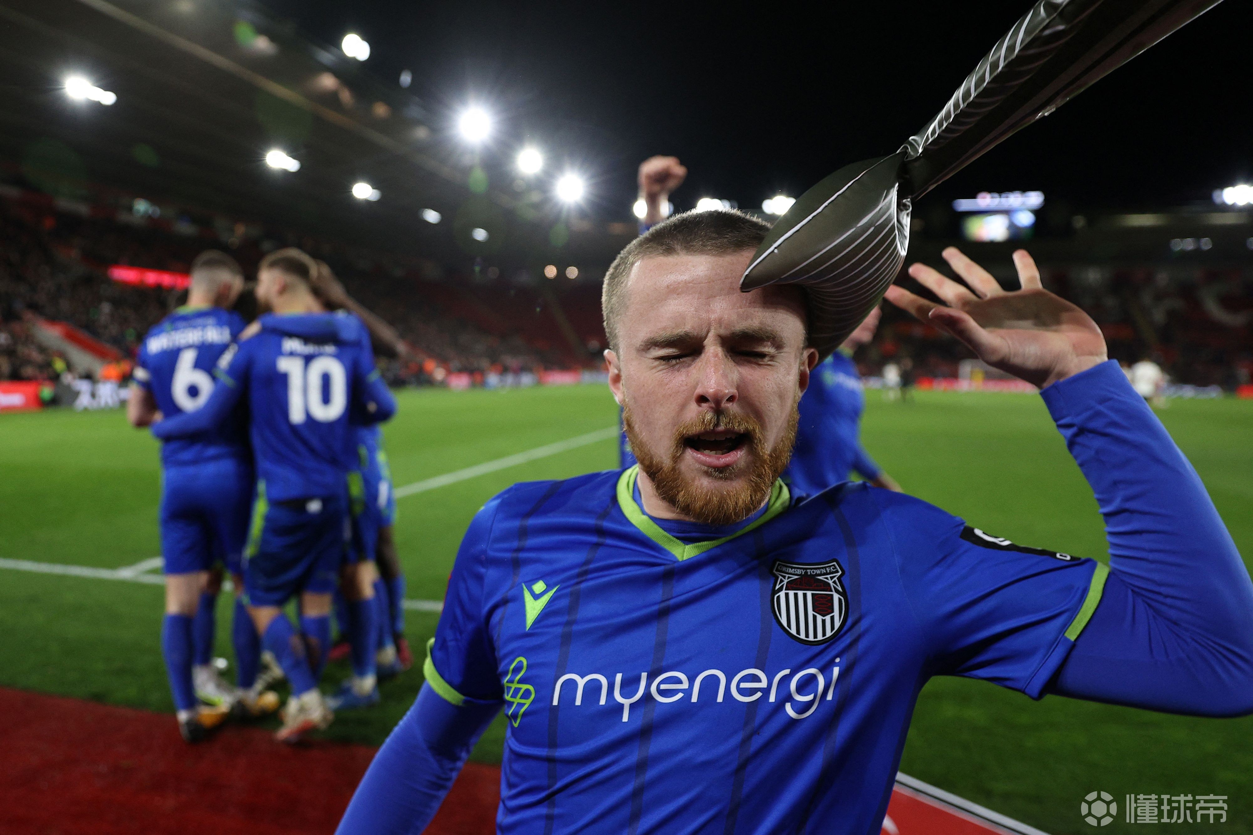 英雄联盟S15赛制-马德里竞技训练开放日；今晚更衣室发声引欢呼；足总杯在即；球队文化再被提及的简单介绍