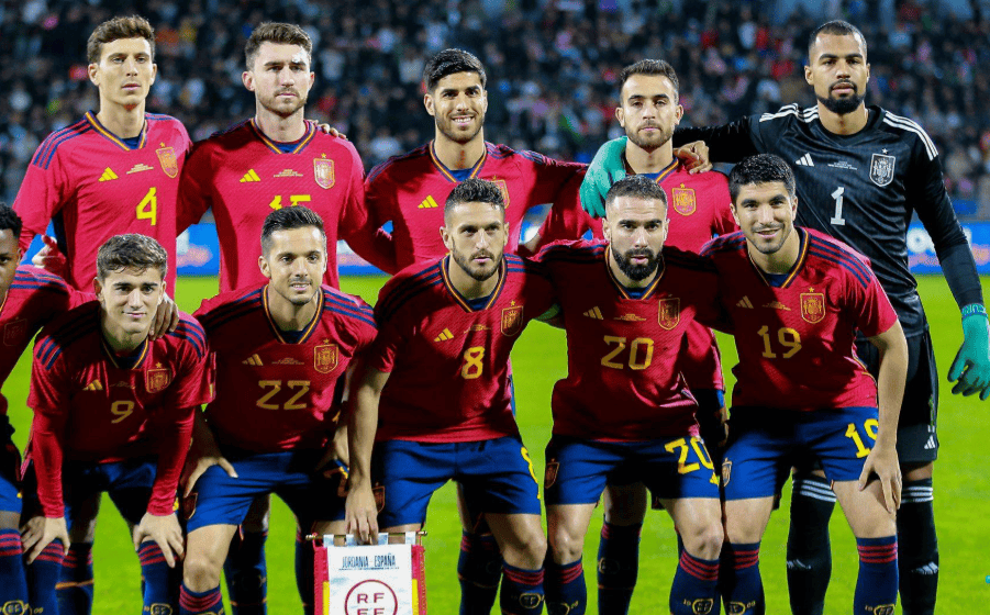 英雄联盟台服官网-包含赛前体能课后，毕尔巴鄂竞技扳平良机备战欧超杯，更衣室稳定，赛程密集仍需轮换的词条