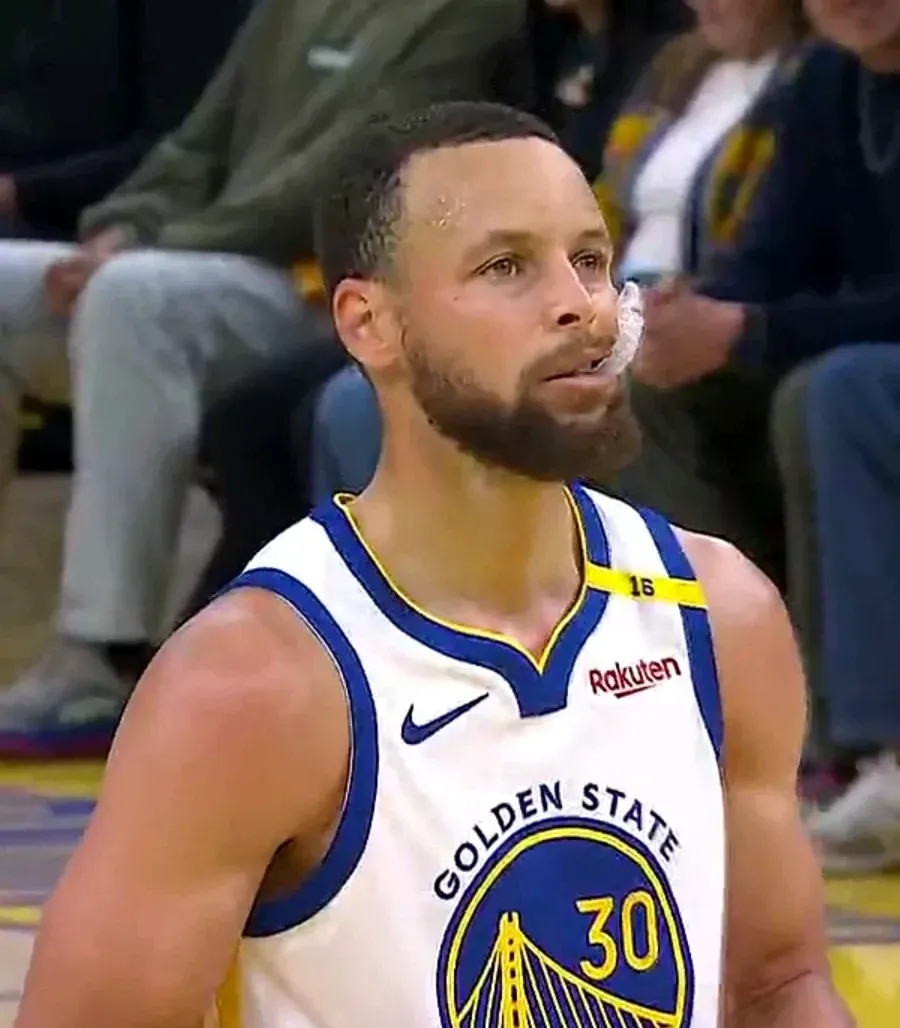 英雄联盟-清晨金州勇士调整名单以备NBA总决赛，状态回暖环节打磨，更衣室稳定，心理建设被强调的简单介绍